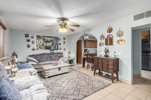 Living - 2825 N 33rd Pl, Phoenix, AZ 85008 photo 5 of 5