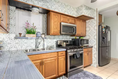Kitchen - 2825 N 33rd Pl, Phoenix, AZ 85008 photo 2 of 2