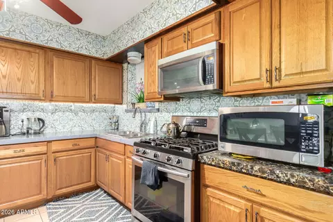 Kitchen - 2825 N 33rd Pl, Phoenix, AZ 85008 photo 1 of 2