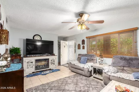 Living - 2825 N 33rd Pl, Phoenix, AZ 85008 photo 3 of 5