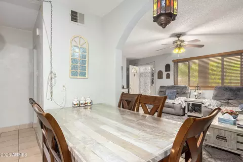 Dining - 2825 N 33rd Pl, Phoenix, AZ 85008 photo 1 of 1
