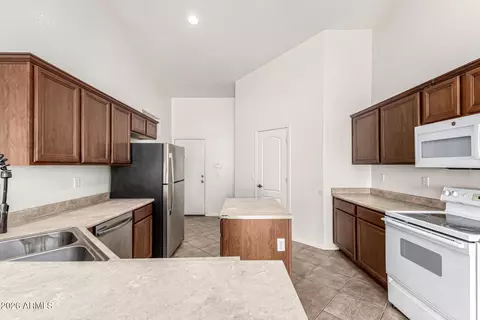 2202 W Carter Rd, Phoenix, AZ 85041 photo 10