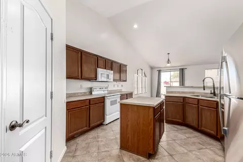 2202 W Carter Rd, Phoenix, AZ 85041 photo 14