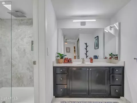 Bath - 1333 E Morten Ave #105, Phoenix, AZ 85020 photo 1 of 3