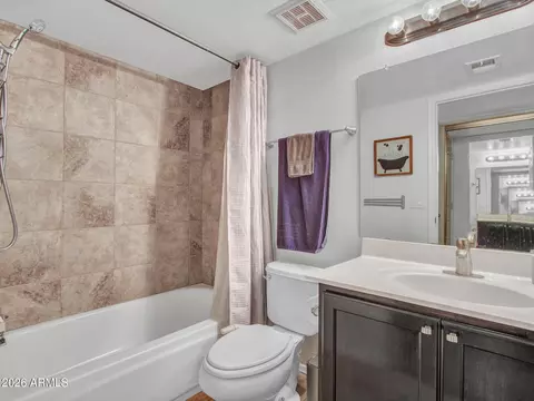 Bath - 1333 E Morten Ave #105, Phoenix, AZ 85020 photo 3 of 3