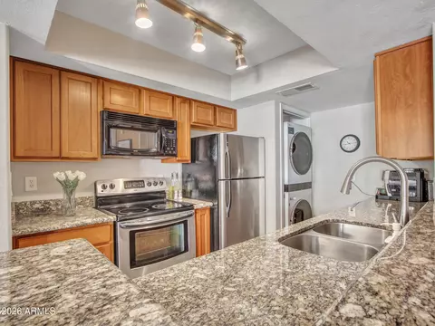 Kitchen - 1333 E Morten Ave #105, Phoenix, AZ 85020 photo 1 of 3