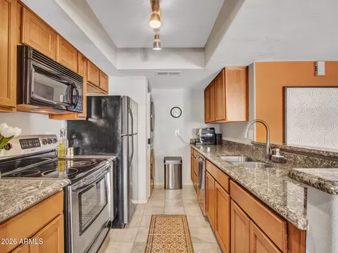 Kitchen - 1333 E Morten Ave #105, Phoenix, AZ 85020 photo 3 of 3