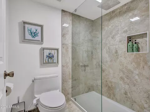 Bath - 1333 E Morten Ave #105, Phoenix, AZ 85020 photo 2 of 3