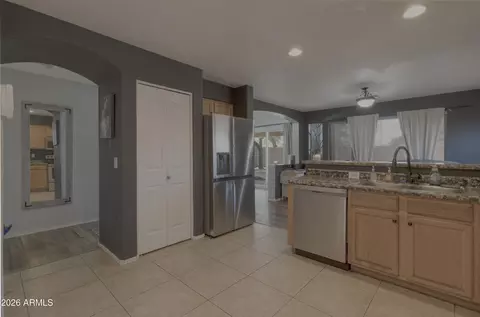 Kitchen - 2674 S Seton Ave, Gilbert, AZ 85295 photo 4 of 4
