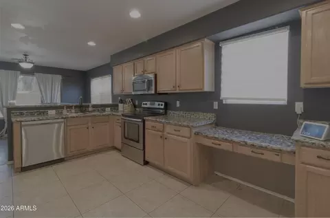 Kitchen - 2674 S Seton Ave, Gilbert, AZ 85295 photo 2 of 4