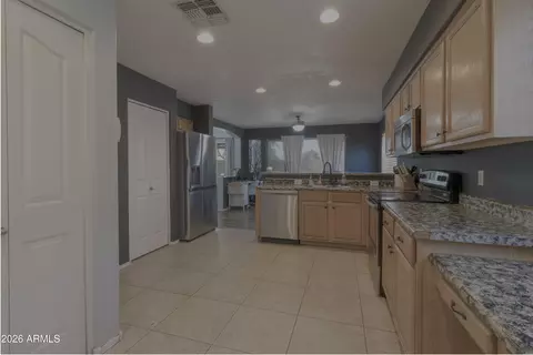 Kitchen - 2674 S Seton Ave, Gilbert, AZ 85295 photo 3 of 4