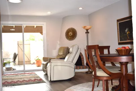 Dining - 901 E Cochise Dr, Phoenix, AZ 85020 photo 1 of 2