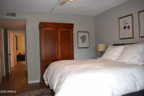 Bedroom - 901 E Cochise Dr, Phoenix, AZ 85020 photo 3 of 3