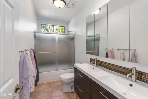 Bath - 211 E Rhea Rd, Tempe, AZ 85284 photo 3 of 4
