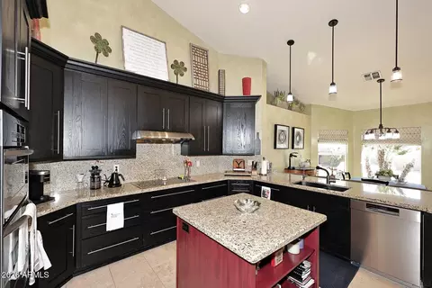 Kitchen - 2139 E Tecoma Rd, Phoenix, AZ 85048 photo 3 of 4