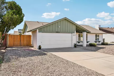 Exterior - 3923 W Aster Dr, Phoenix, AZ 85029 photo 4 of 8