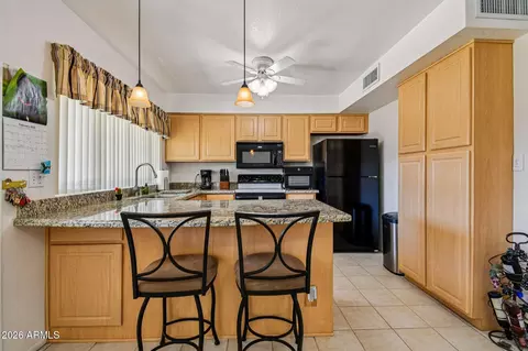 Kitchen - 3923 W Aster Dr, Phoenix, AZ 85029 photo 3 of 4