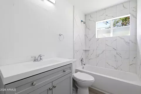 Bath - 3433 E Coronado Rd, Phoenix, AZ 85008 photo 3 of 3