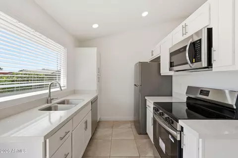 Kitchen - 2925 E Impala Ave, Mesa, AZ 85204 photo 2 of 3