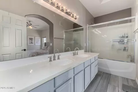 Bath - 5015 E Cheyenne Dr #21, Phoenix, AZ 85044 photo 1 of 2