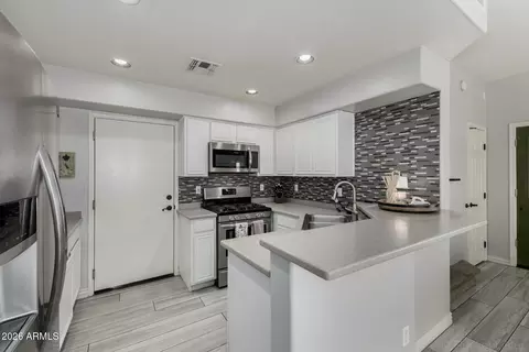Kitchen - 5015 E Cheyenne Dr #21, Phoenix, AZ 85044 photo 1 of 2
