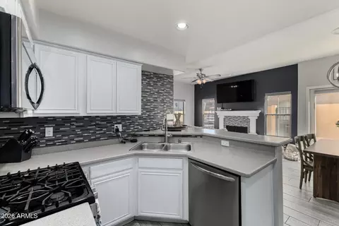 Kitchen - 5015 E Cheyenne Dr #21, Phoenix, AZ 85044 photo 2 of 2