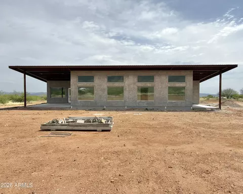 6553 E La Pradera Ln, Hereford, AZ 85615