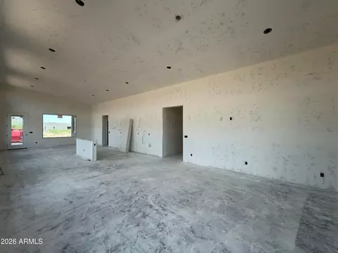 Living - 6553 E La Pradera Ln, Hereford, AZ 85615 photo 2 of 4