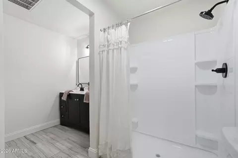 Bath - 3218 E Libby St, Phoenix, AZ 85032 photo 1 of 3