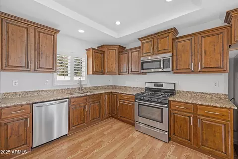 Kitchen - 4020 N 44th Pl, Phoenix, AZ 85018 photo 2 of 2