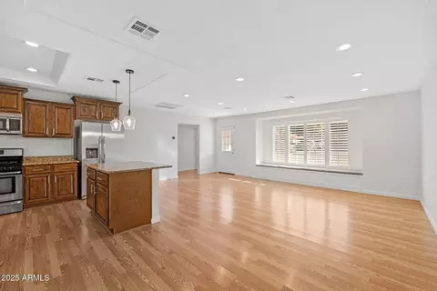 Living - 4020 N 44th Pl, Phoenix, AZ 85018 photo 1 of 3