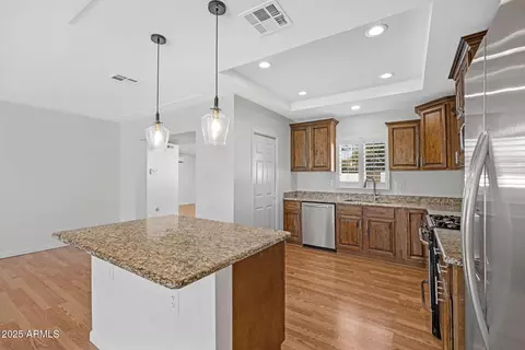 Kitchen - 4020 N 44th Pl, Phoenix, AZ 85018 photo 1 of 2