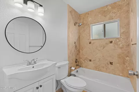 Bath - 4020 N 44th Pl, Phoenix, AZ 85018 photo 2 of 2