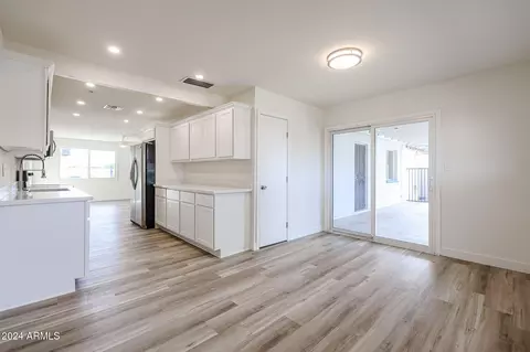 Dining - 4352 E Grovers Ave, Phoenix, AZ 85032 photo 1 of 1