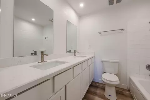 Bath - 4352 E Grovers Ave, Phoenix, AZ 85032 photo 2 of 2