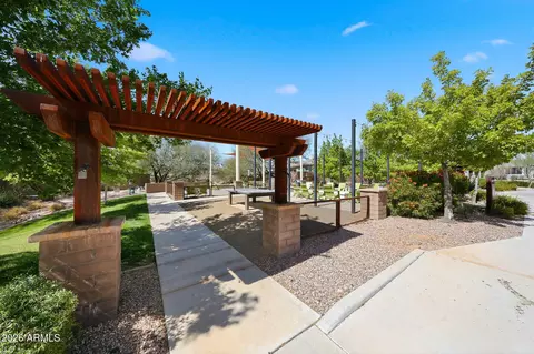 View/Area - 2831 E Robin Ln, Phoenix, AZ 85050 photo 5 of 19