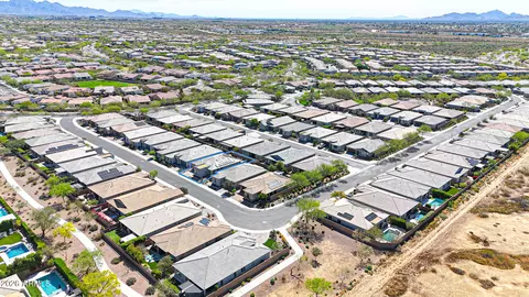 View/Area - 2831 E Robin Ln, Phoenix, AZ 85050 photo 19 of 19
