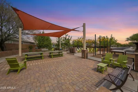 View/Area - 2831 E Robin Ln, Phoenix, AZ 85050 photo 7 of 19