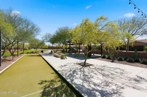 View/Area - 2831 E Robin Ln, Phoenix, AZ 85050 photo 12 of 19