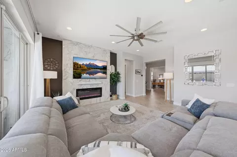 Living - 2831 E Robin Ln, Phoenix, AZ 85050 photo 2 of 4
