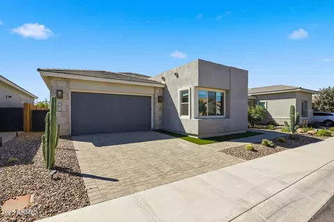 Exterior - 2831 E Robin Ln, Phoenix, AZ 85050 photo 3 of 15