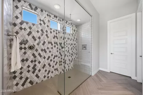 Bath - 2831 E Robin Ln, Phoenix, AZ 85050 photo 2 of 3