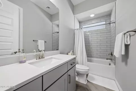 Bath - 2831 E Robin Ln, Phoenix, AZ 85050 photo 3 of 3