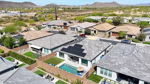 View/Area - 2831 E Robin Ln, Phoenix, AZ 85050 photo 16 of 19