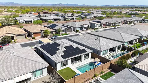 View/Area - 2831 E Robin Ln, Phoenix, AZ 85050 photo 17 of 19