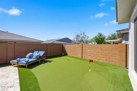 Exterior - 2831 E Robin Ln, Phoenix, AZ 85050 photo 7 of 15