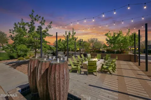 View/Area - 2831 E Robin Ln, Phoenix, AZ 85050 photo 9 of 19