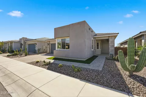 Exterior - 2831 E Robin Ln, Phoenix, AZ 85050 photo 2 of 15