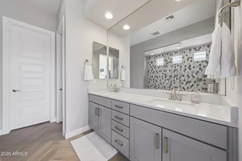 Entry Way - 2831 E Robin Ln, Phoenix, AZ 85050 photo 4 of 4
