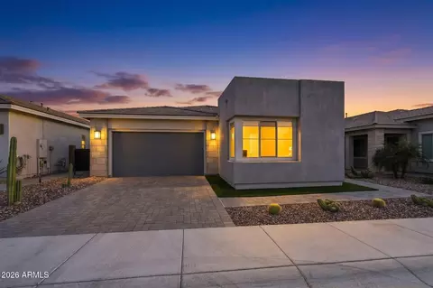 Exterior - 2831 E Robin Ln, Phoenix, AZ 85050 photo 12 of 15